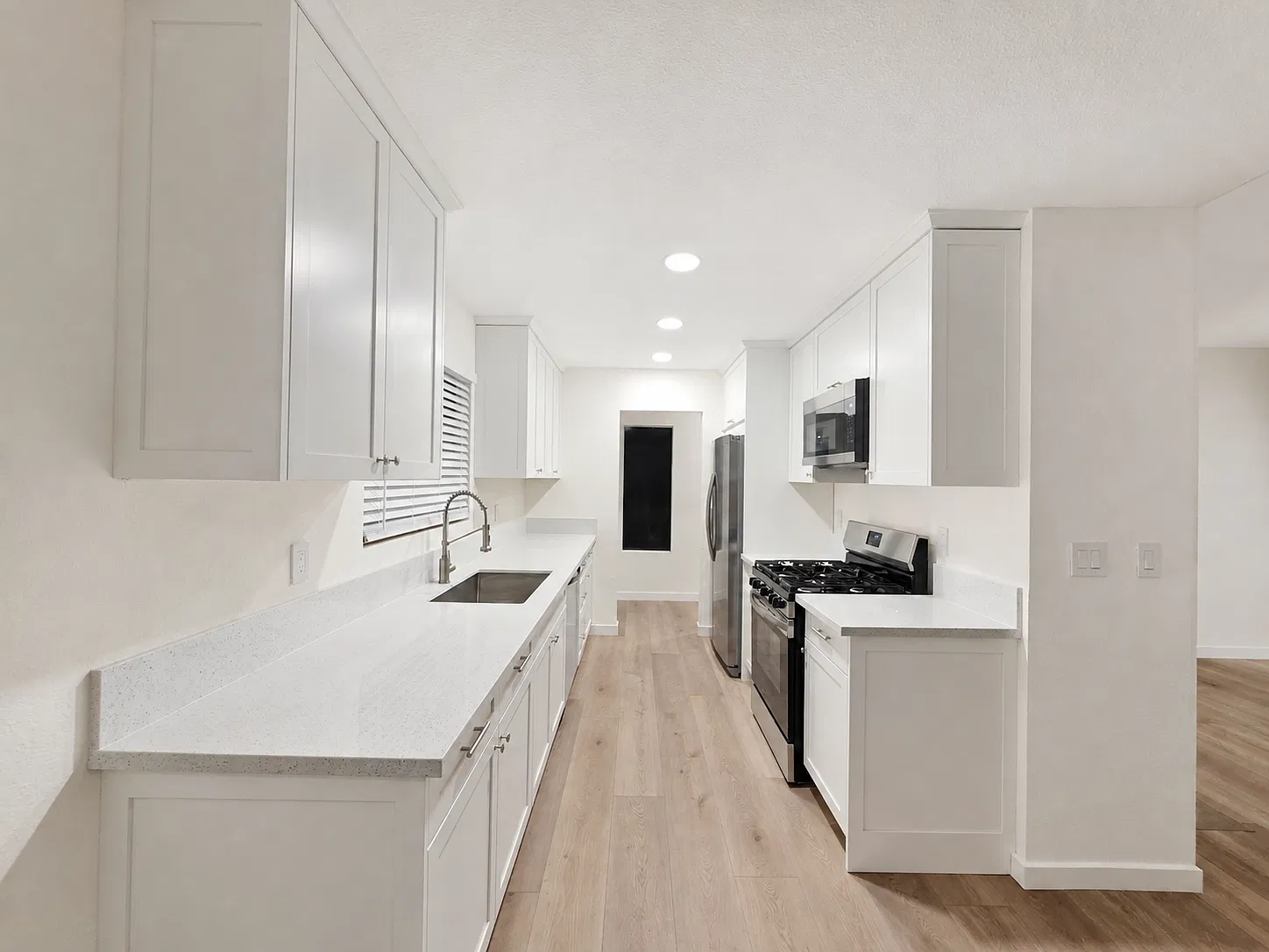 2 bed, 1100 sqft, $3,000 — Photo 2