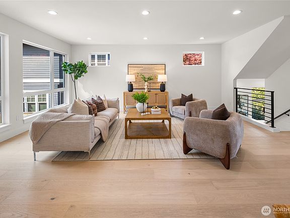 4th image of 613 18th Avenue E