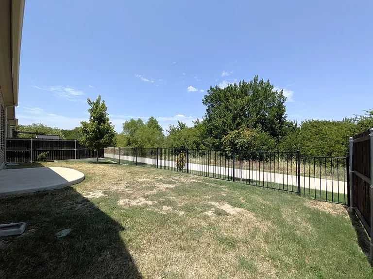 9324 Bronze Meadow Dr — Photo 11