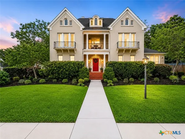 403 E Bowie St, Luling, TX 78648