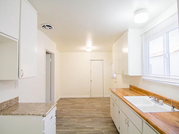 4th image of 926 Broadmoor Ave