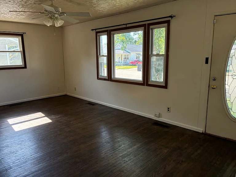 132 Hadley St — Photo 5