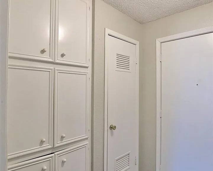 218 College Dr — Photo 11