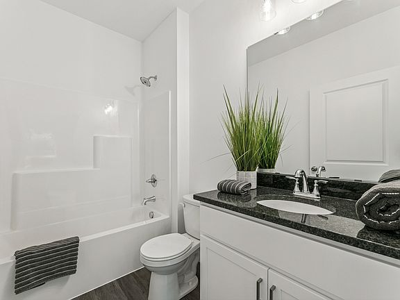 4th image of 1661 39th St S #1663