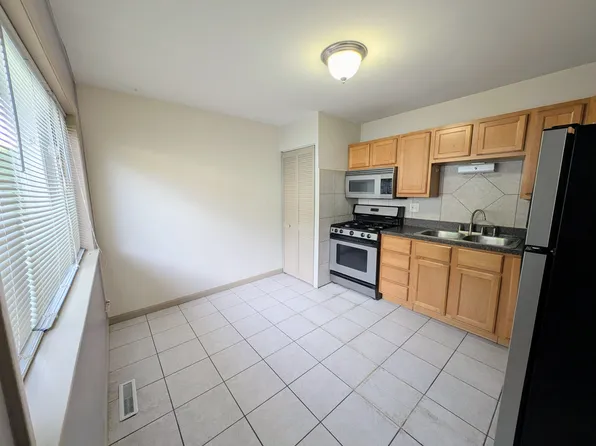 1318 Argo Ln APT 3, Lockport, IL 60441