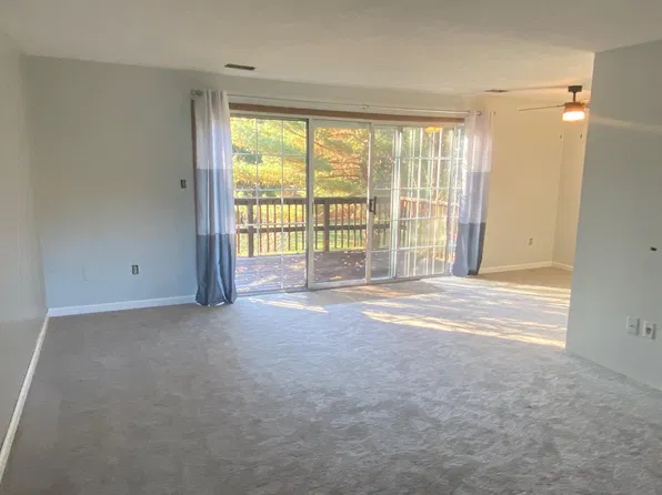 28 Monmouth Dr, Cranberry Township, PA 16066