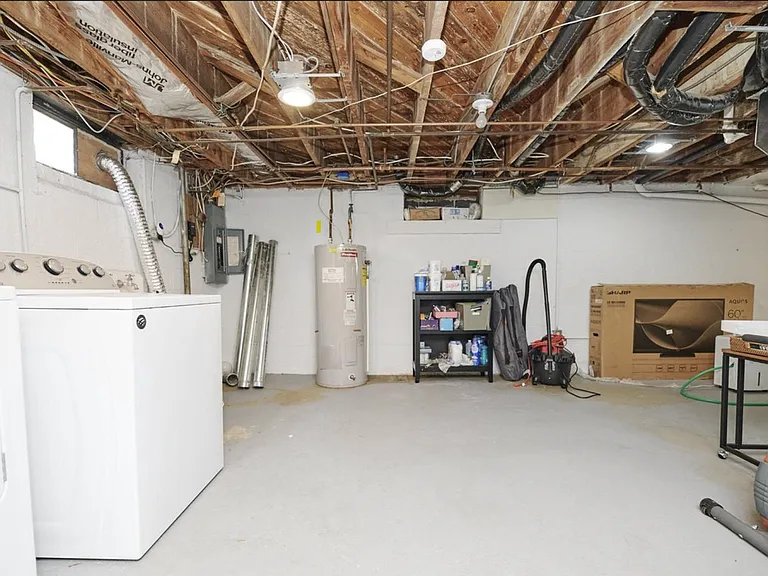 1209 Stafford Ave — Photo 21