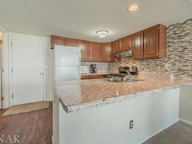 1222 Colonial Ave — Photo 14