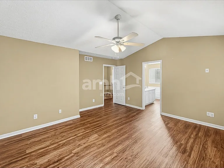 665 Norfolk Sq N — Photo 14