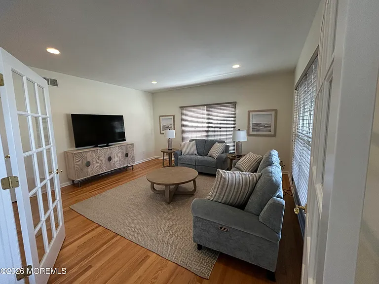 206 Pointe Dr — Photo 4