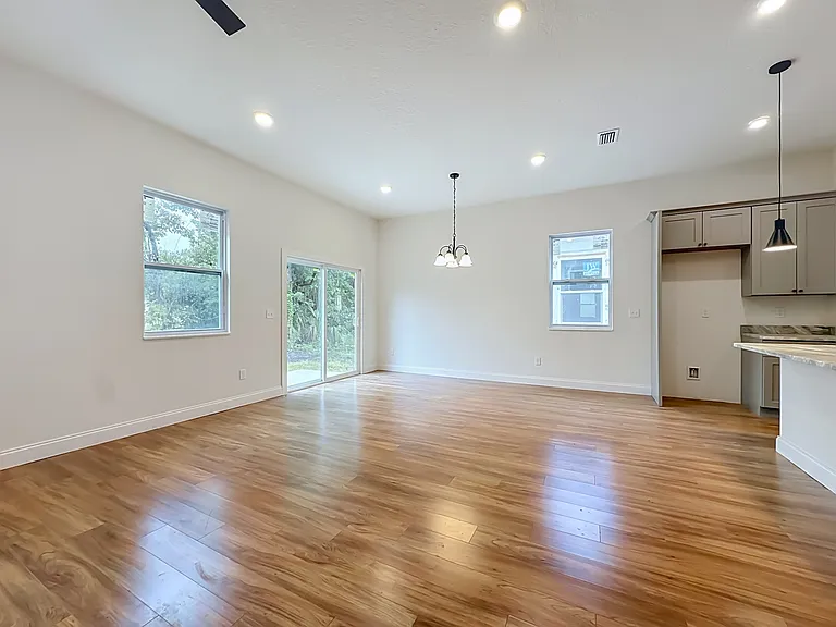 2250 W 13th St — Photo 13