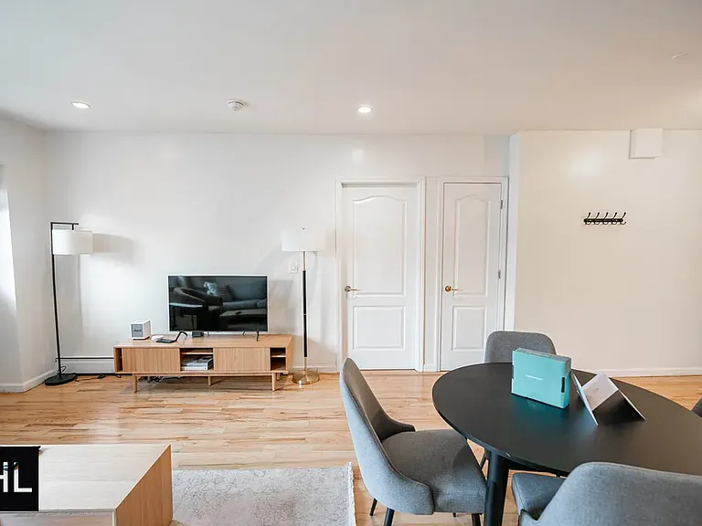 567 Warren St #503 — Photo 8