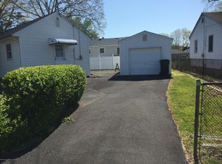 2221 Cottonwood Dr, Toms River, NJ 08753