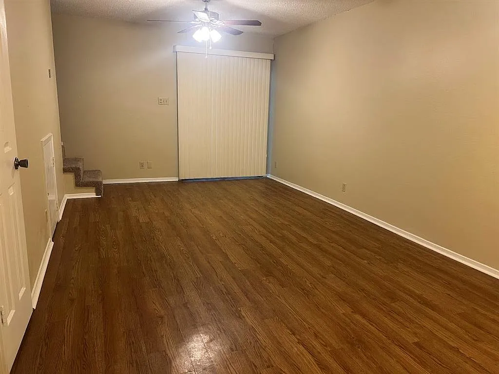 2 bed, 1.5 bath, 905 sqft, $1,450 — Photo 3