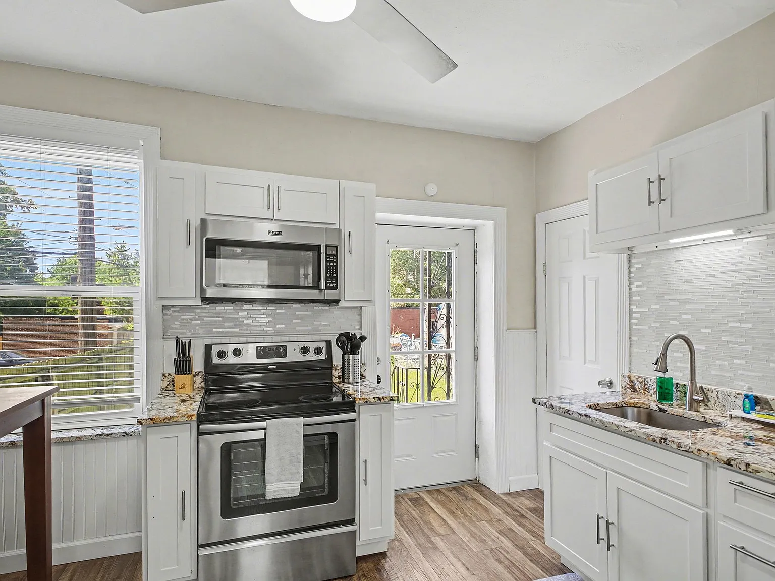 2 bed, 900 sqft, $2,000 — Photo 3