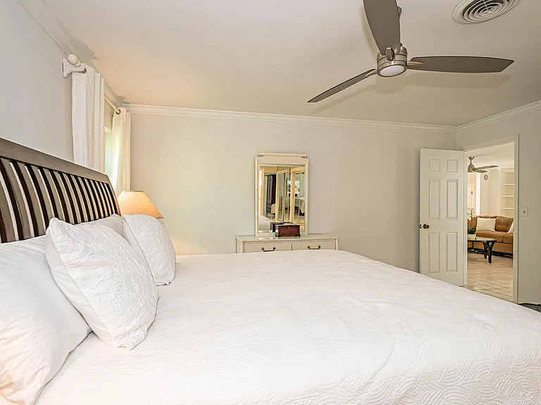 1425 Treasure Cove Ln — Photo 30