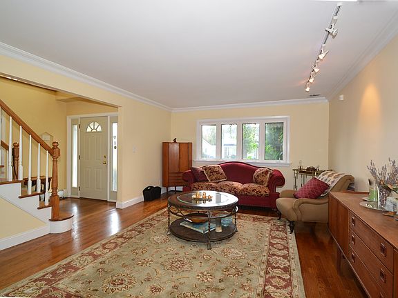 2nd image of 13 Lawrence St