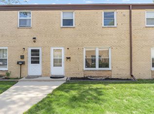 822 Colonial Dr APT B, Wheeling, IL 60090