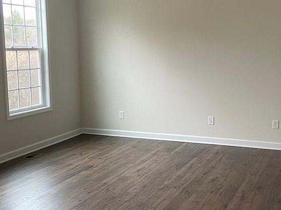 5th image of 395 Hamilton Ave NW