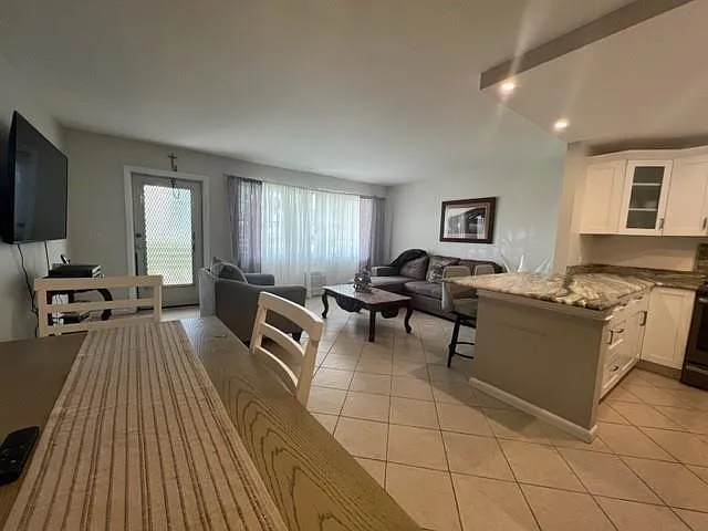 11 Cambridge E #11 — Photo 9