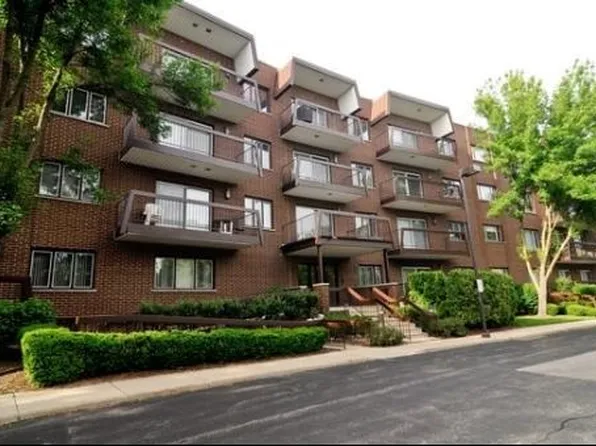 300 E Dundee Rd APT 202, Buffalo Grove, IL 60089