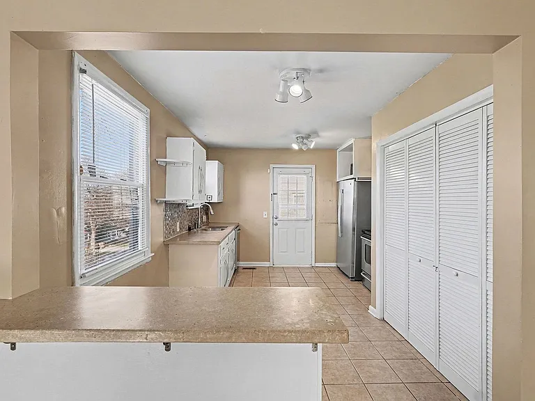 302 Sentinel Dr — Photo 7