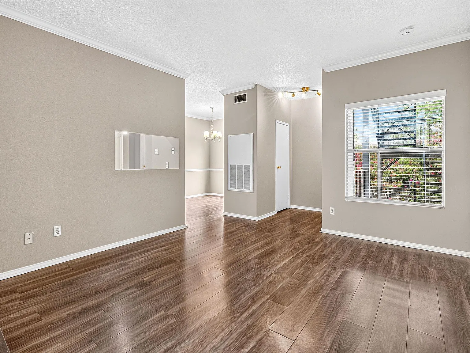 2 bed, 2.0 bath, 1004 sqft, $1,550 — Photo 4