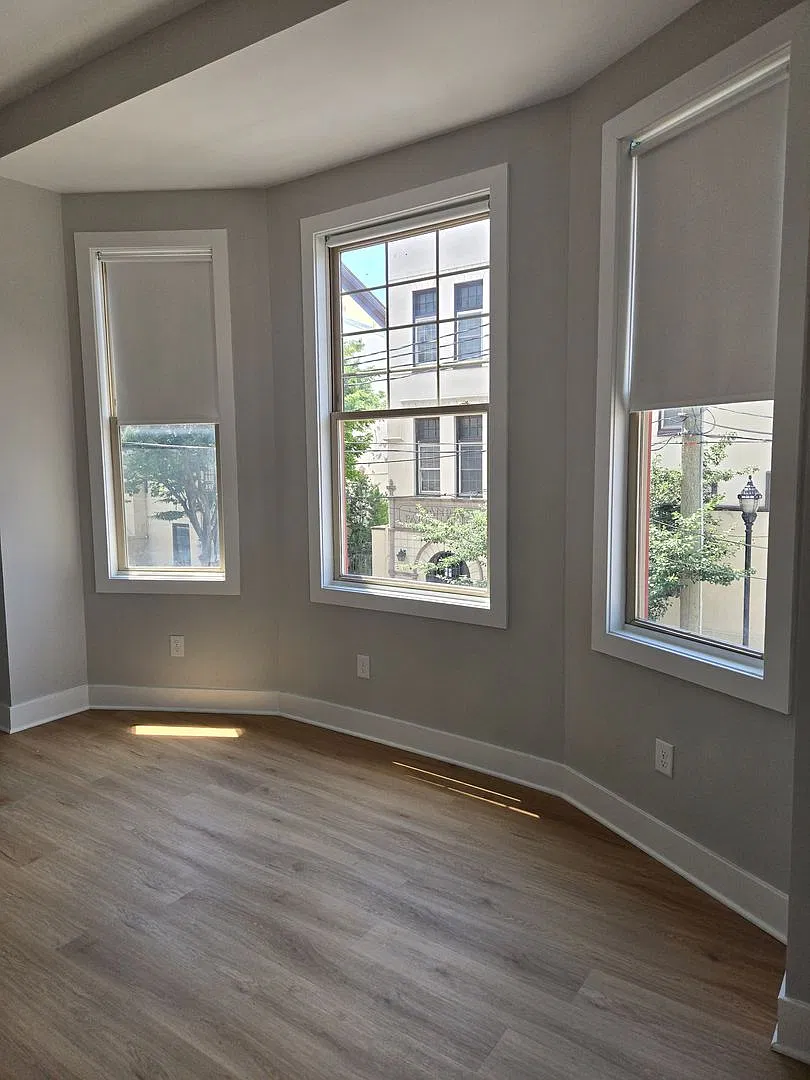 Completely Remodeled Luxury Apartment in the Heart of the City — Photo 4