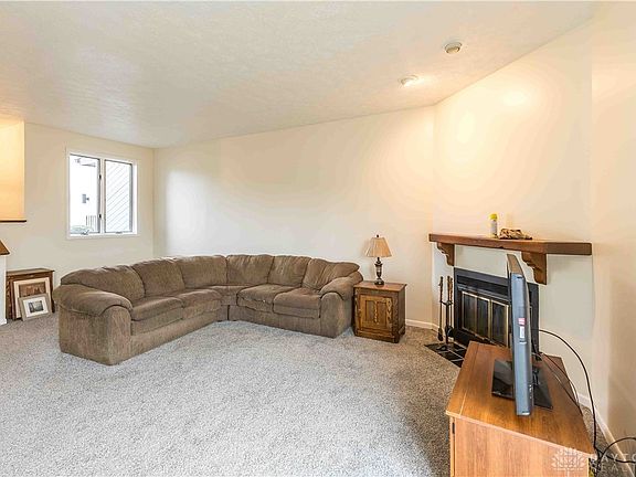 3rd image of 1315 Camp Hill Way