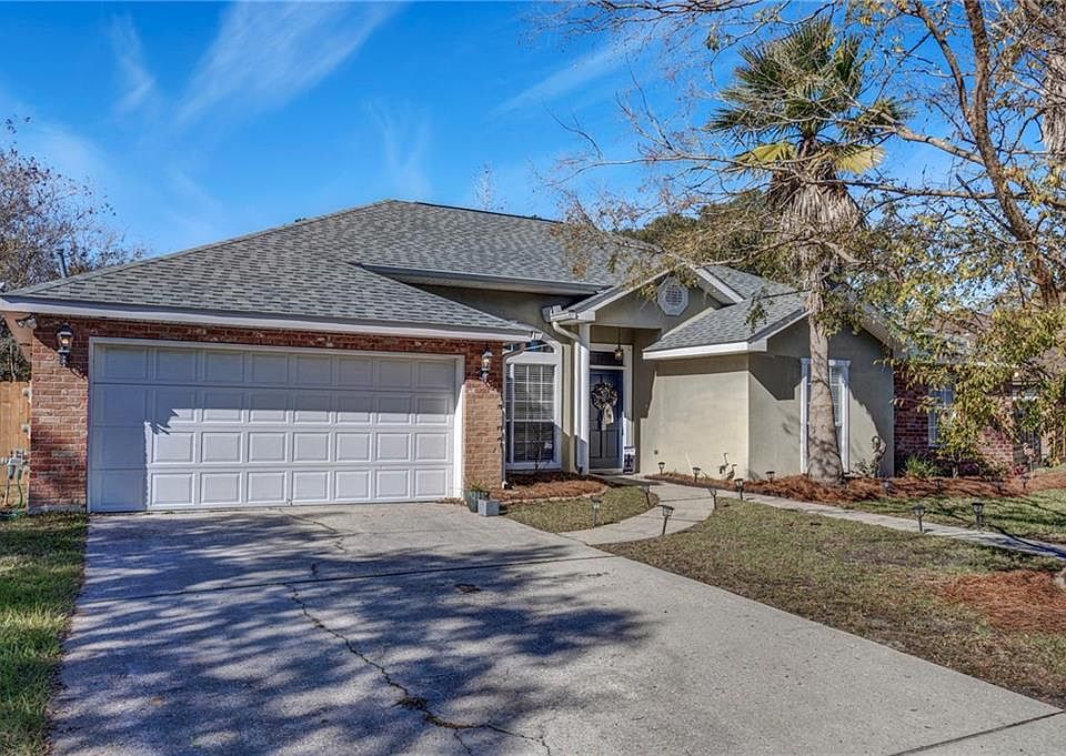 1st image of 113 Willow Wood Dr