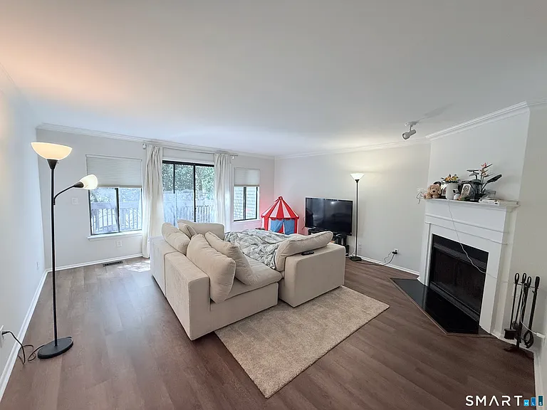 2289 Bedford St #D13 — Photo 13