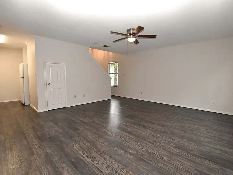 921-923 Sagewood Trl — Photo 20