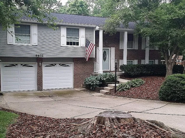 8632 High Trail Ct — Photo 3