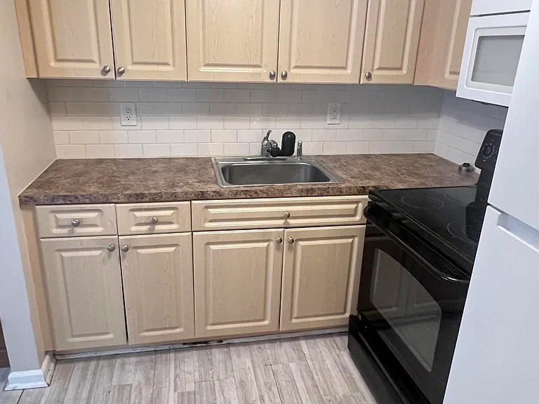 173 Waltham E #173-H — Photo 1
