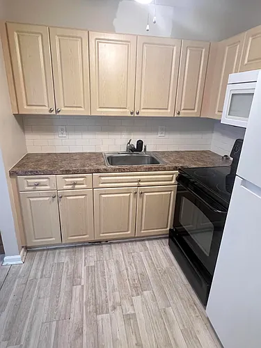 173 Waltham E #173-H Photo 1 173 Waltham E #173-H Photo 1
