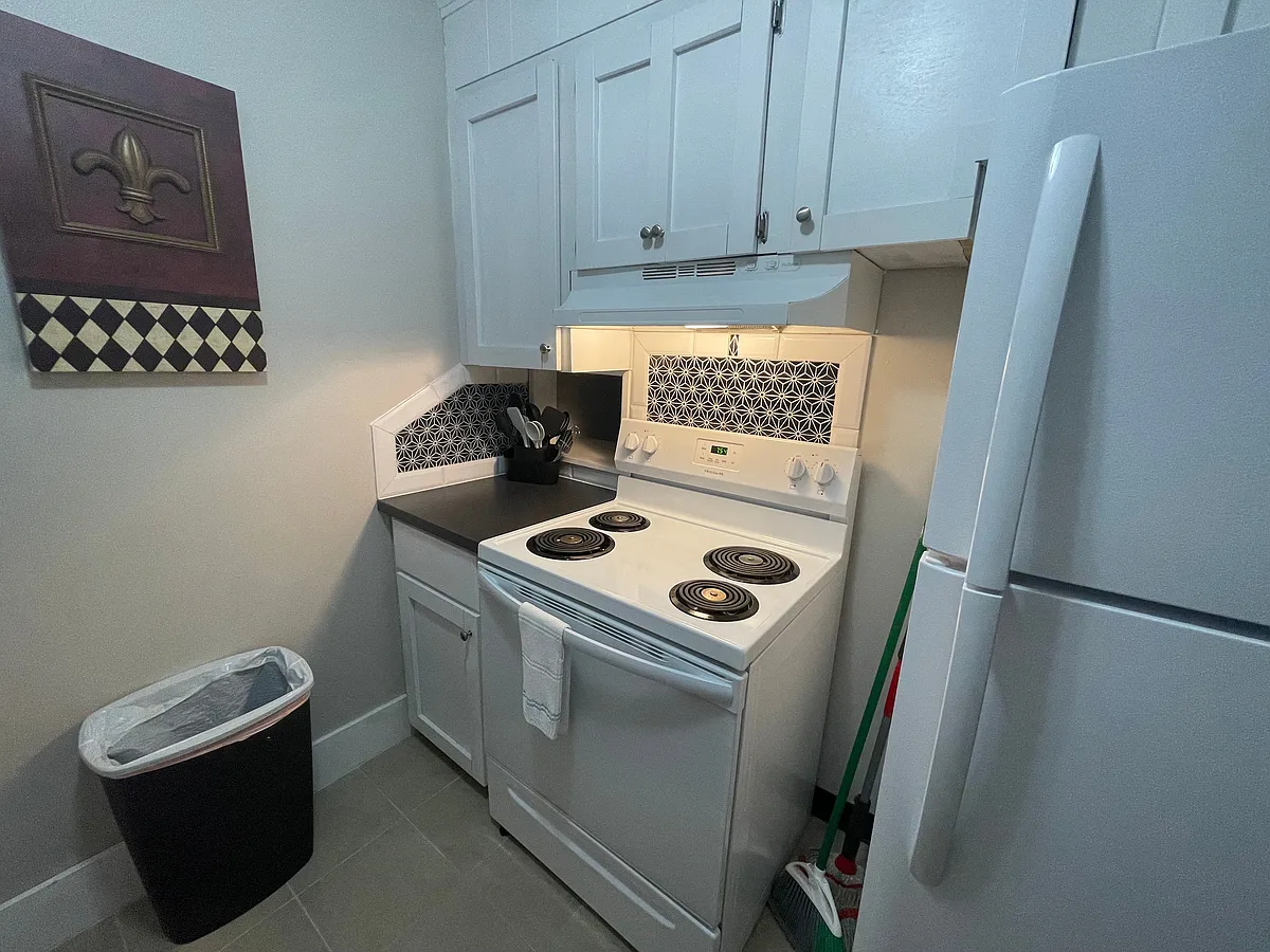 Building Photo - 104 Springhill Dr #3