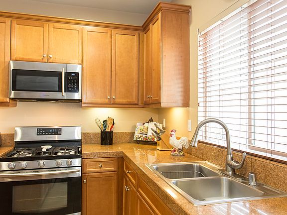 4th image of 2077 Blackthorn Dr