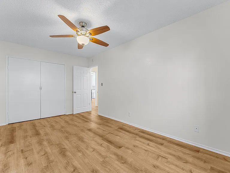 1850 Gardenia Ave #5 — Photo 8