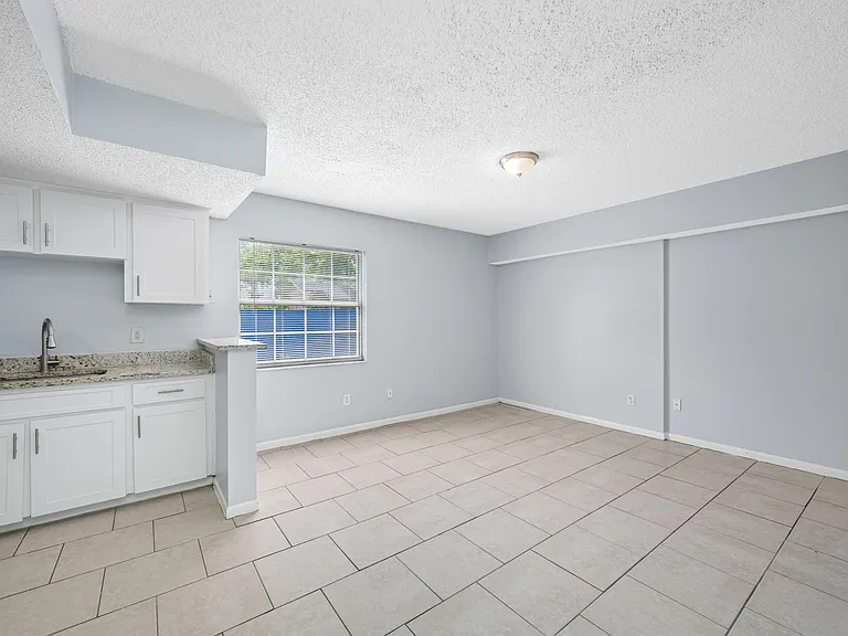 5113 N Nebraska Ave — Photo 8