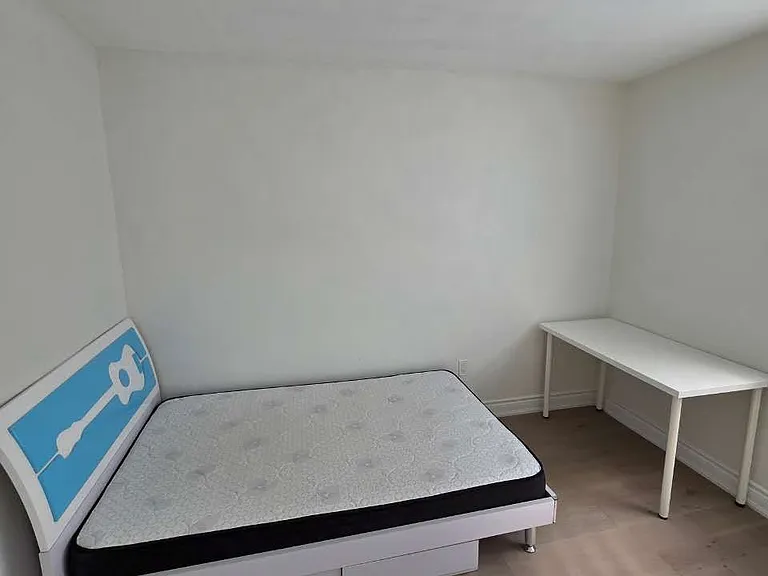 252 Hickory Cir #GROUND-FLOOR ROOM — Photo 3