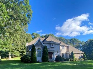 2 High Ridge Ct, PAWCATUCK, CT 06379