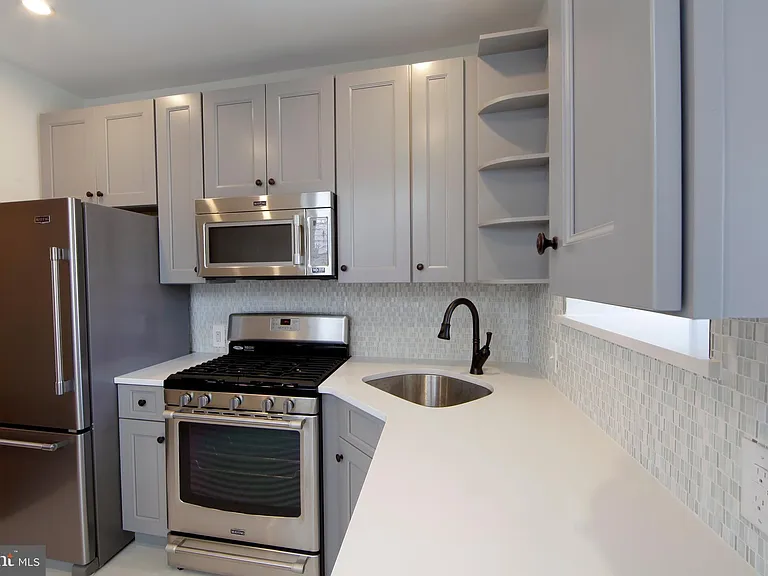 2677 Aramingo Ave — Photo 9