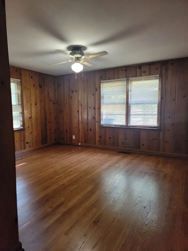 3 bed, 2136 sqft, $1,295 — Photo 4