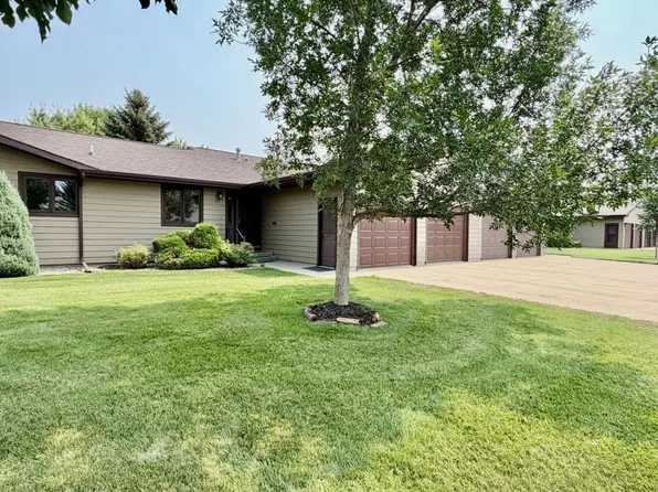 600 32nd Ave SW APT D, New Town, ND 58701