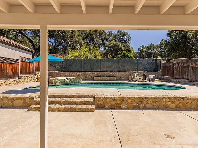 304 El Conejo Dr — Photo 18