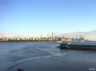 6307 City Pl, Edgewater, NJ