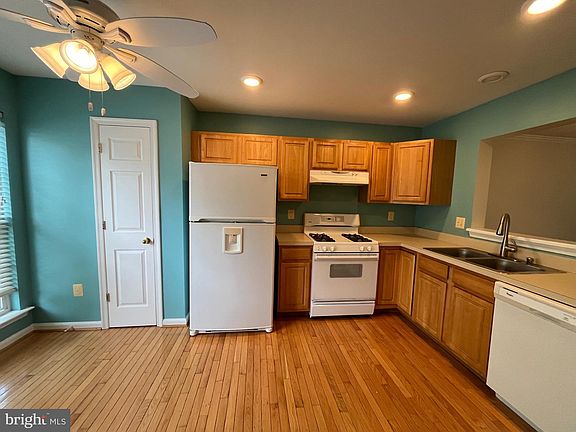 5th image of 704 Shallow Ridge Ct