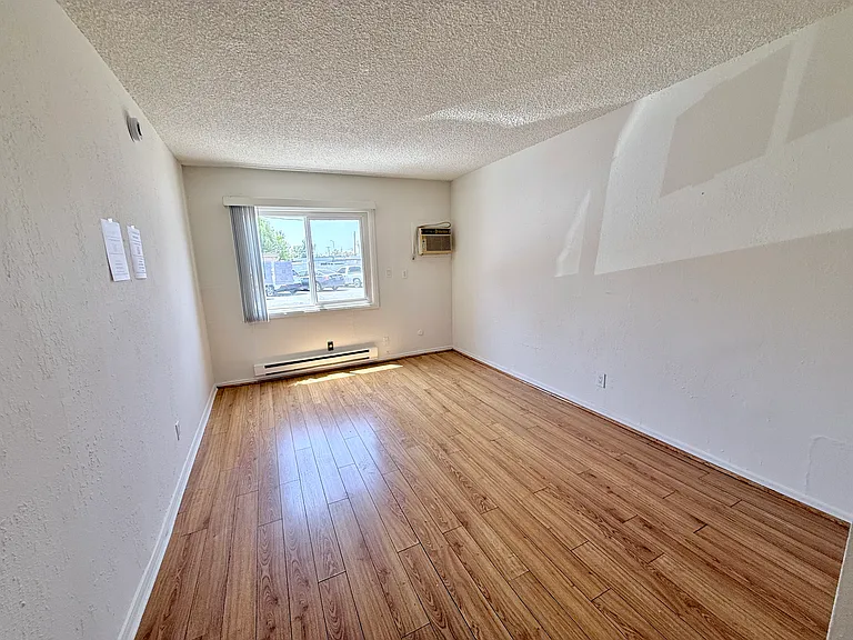 7535 Whitsett Ave #12 — Photo 10