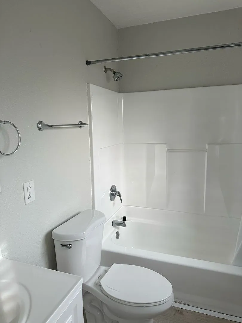 1 bed, 1.0 bath, $1,995 — Photo 3