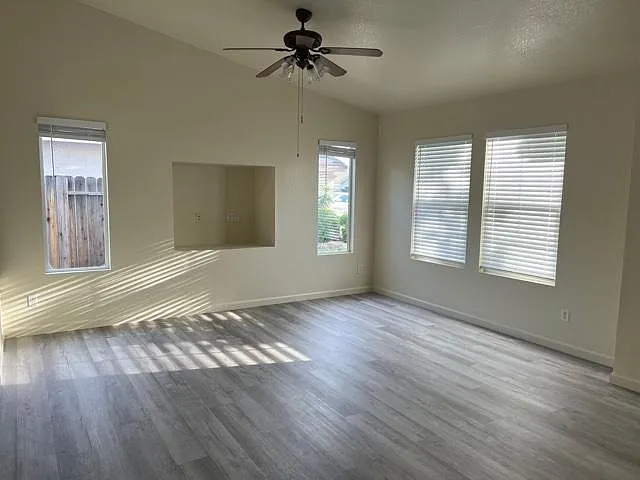 1149 Amberhill Ave — Photo 3